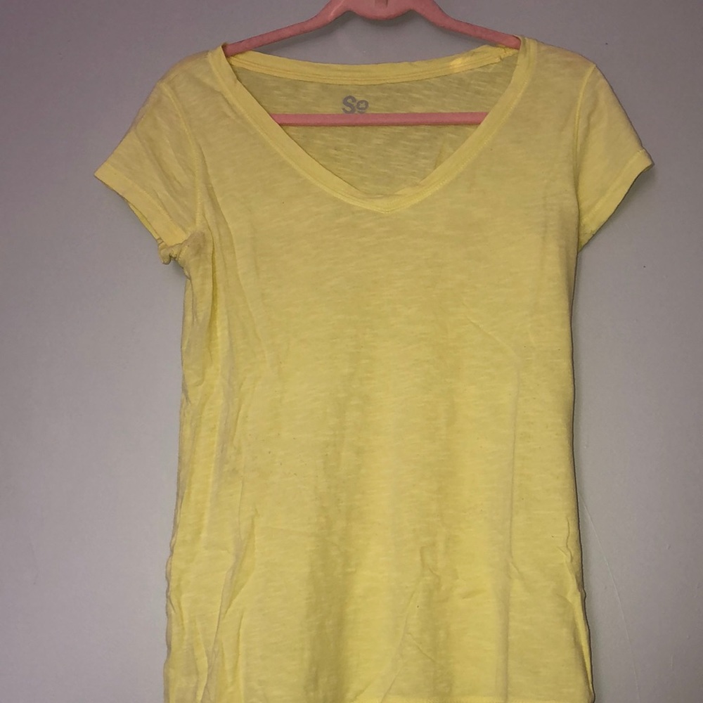 💛Yellow V-Neck Tee💛